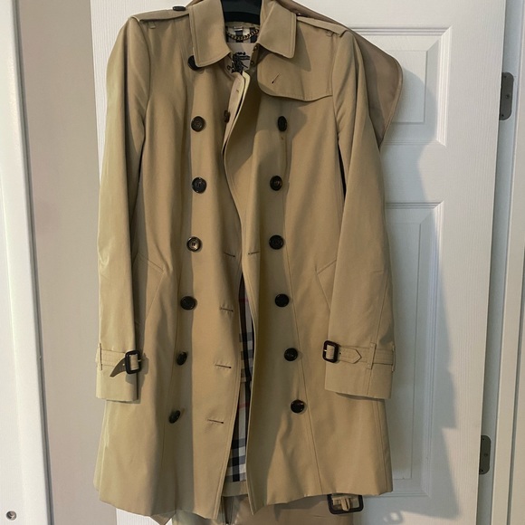 Burberry Sandringham Trench Coat
